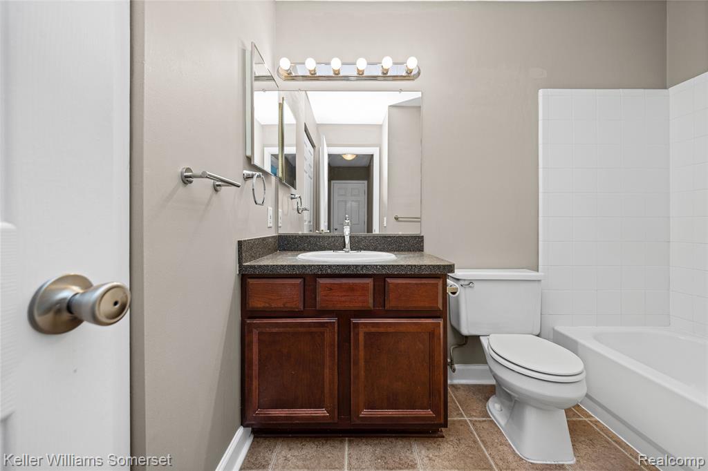 20745 Indian Creek Drive, Farmington Hills, MI 48335 — Photo 26
