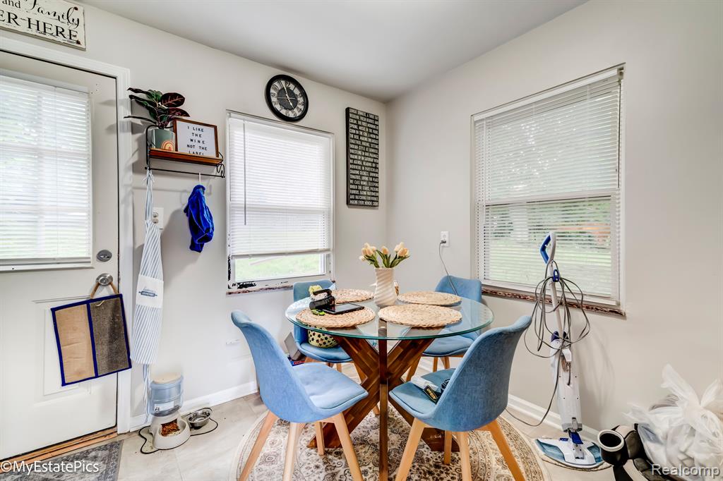 400 PARKVIEW Drive, Plymouth, MI 48170 — Photo 11