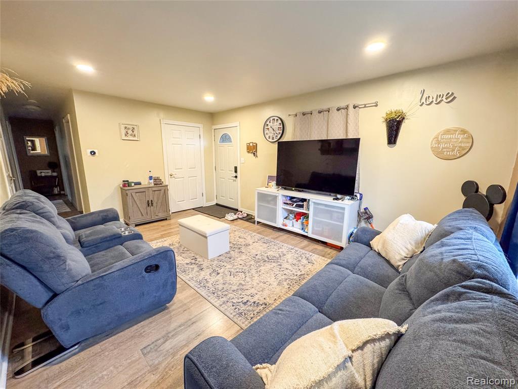474 Argyle Crescent, Milan, MI 48160 — Photo 2