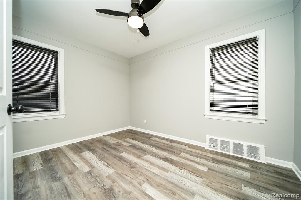 8221 Coolidge, Center Line, MI 48015 — Photo 26