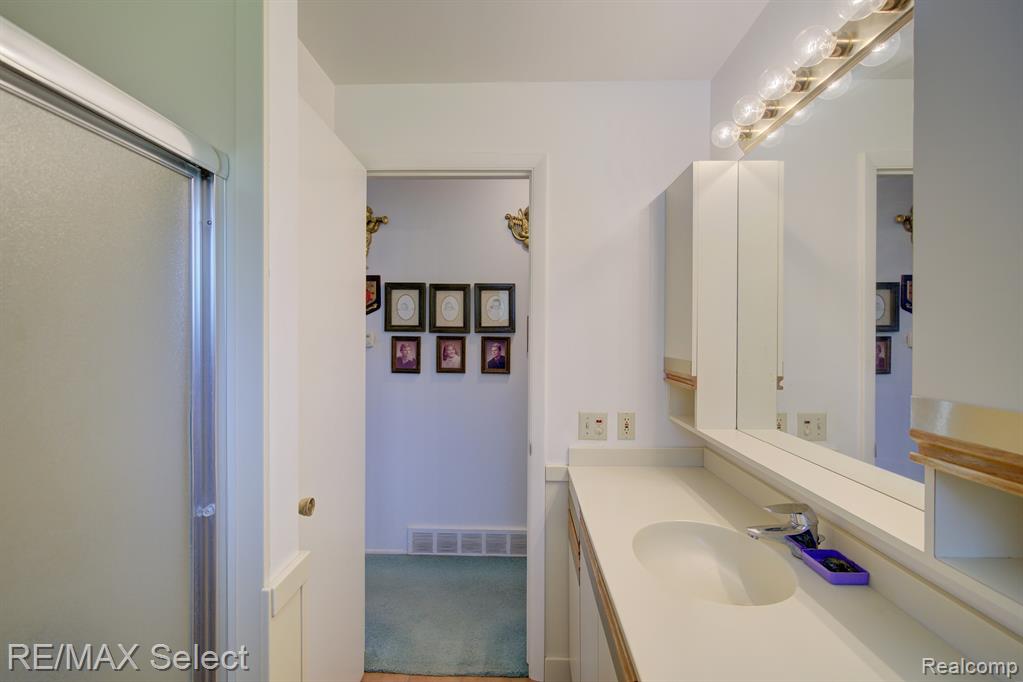 4460 DIXON Drive, Swartz Creek, MI 48473 — Photo 39