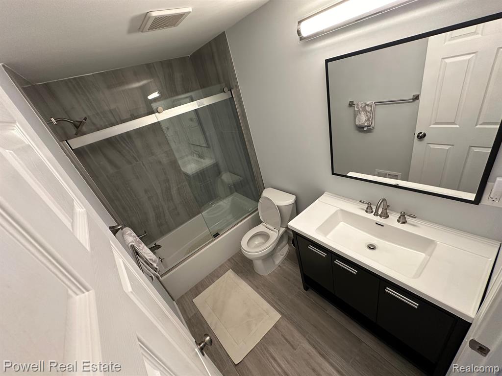 27129 FARMBROOK VILLA Drive, Southfield, MI 48034 — Photo 28