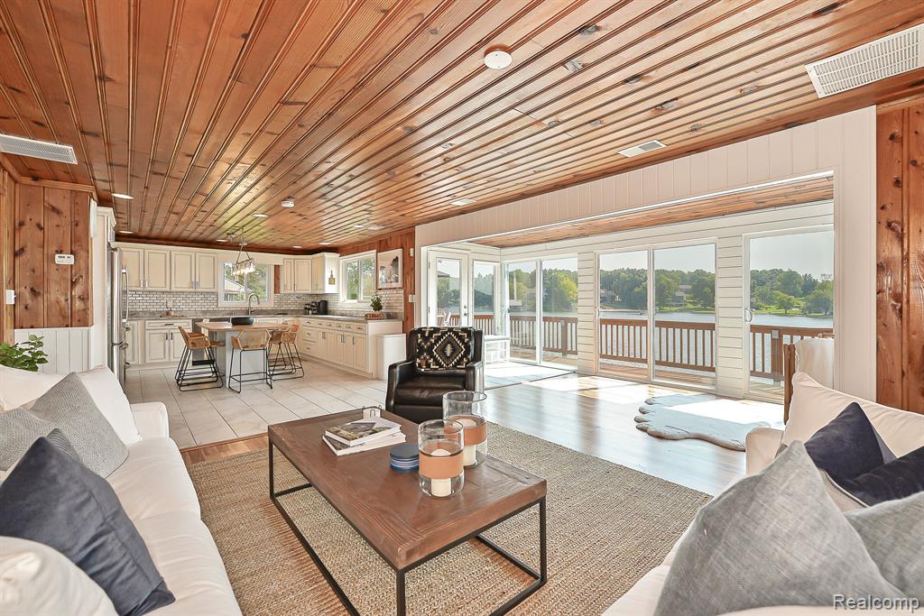 8453 WOODLAND SHORE Drive, Brighton, MI 48114 — Photo 9