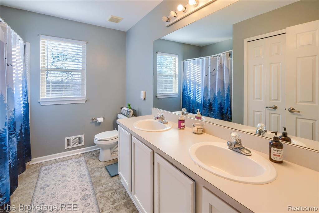 8380 Hunt Club Court, Grand Blanc, MI 48439 — Photo 65