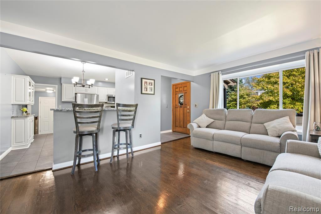 21230 Mayfair Street, Woodhaven, MI 48183 — Photo 11
