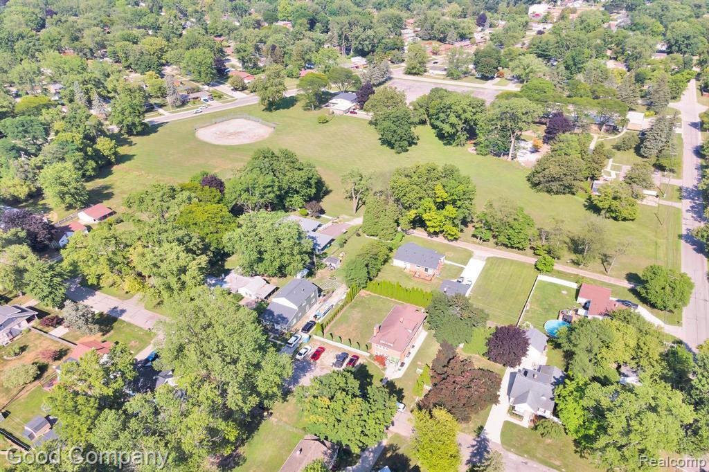 21516 Oxford Avenue, Farmington, MI 48336 — Photo 34