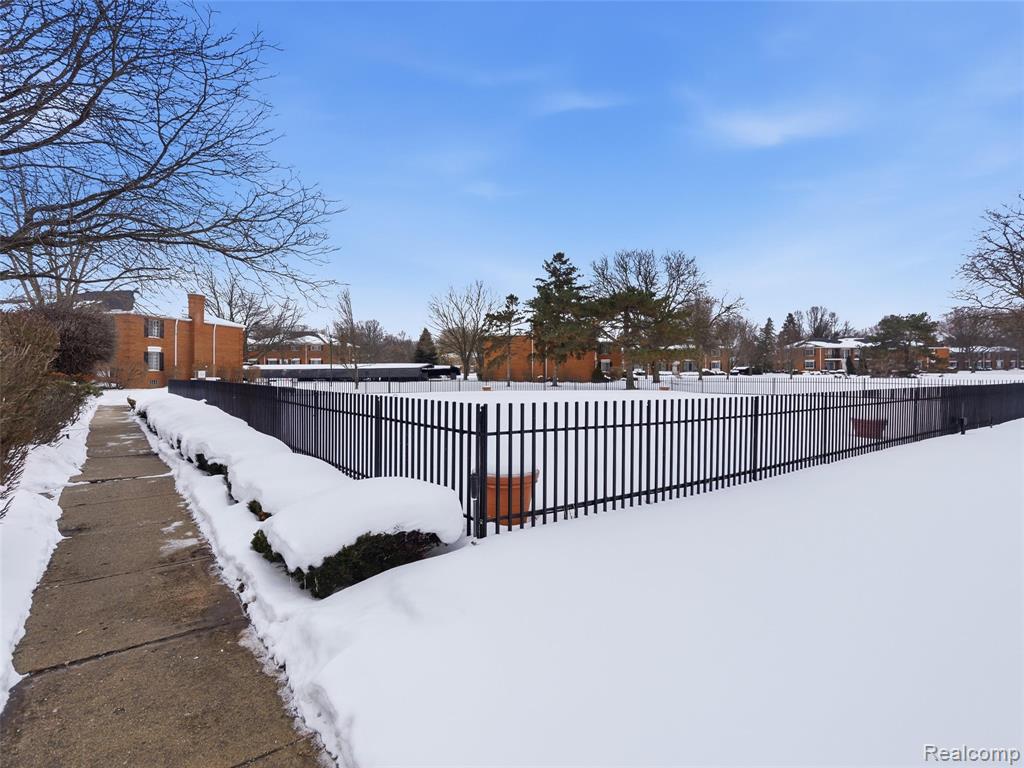 607 E Fox Hills E Drive, Bloomfield Hills, MI 48304 — Photo 24