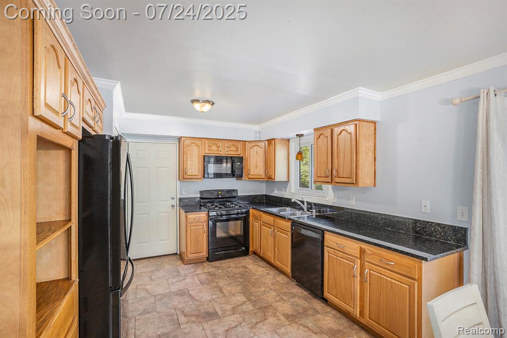 5216 Birchcrest Drive, Swartz Creek, MI 48473 — Photo 2