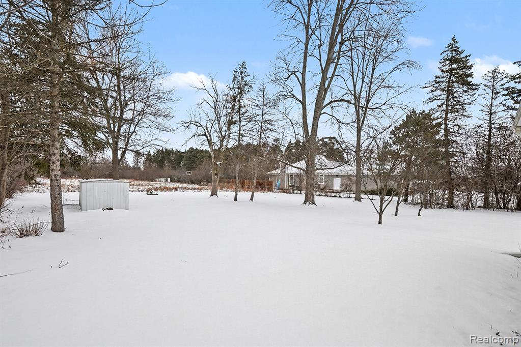 835 E Square Lake Road, Troy, MI 48085 — Photo 28