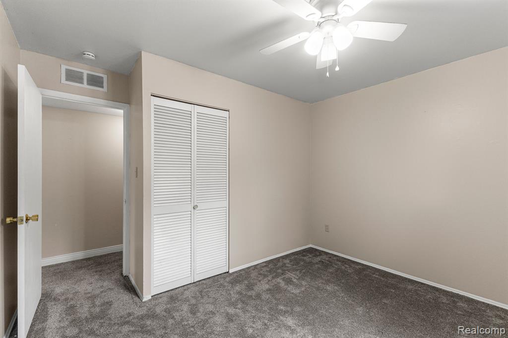 4928 RAYMOND Avenue, Dearborn Heights, MI 48125 — Photo 17