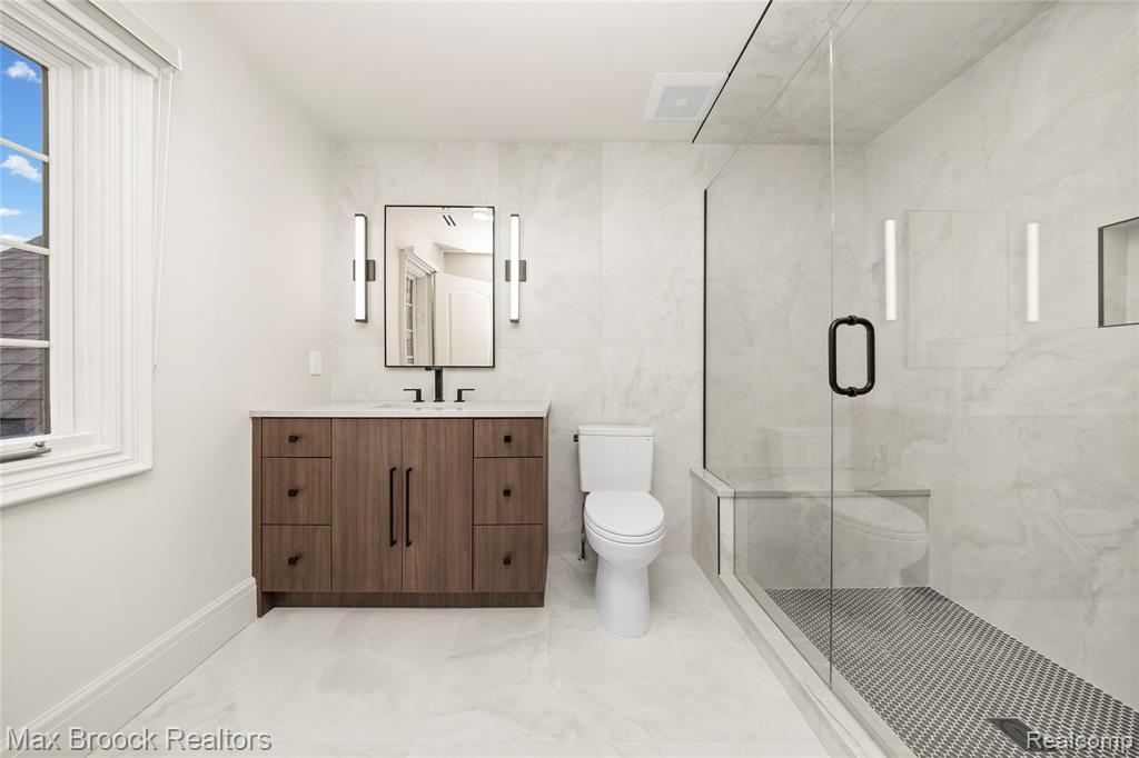1888 W Tahquamenon Court, Bloomfield Hills, MI 48302 — Photo 51