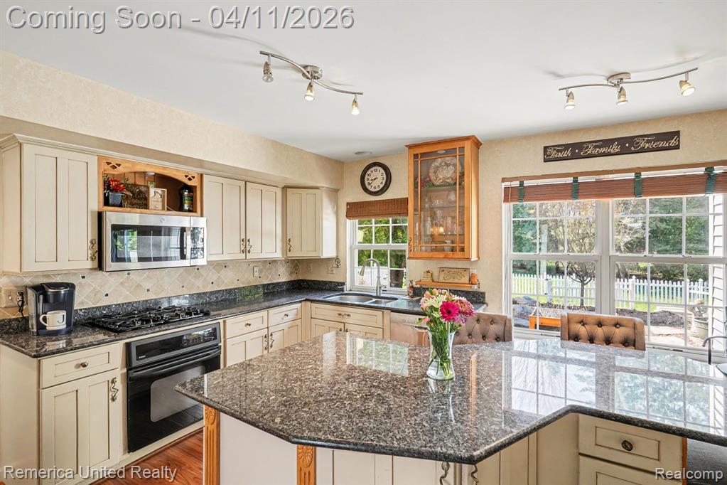 959 S Parkwood Drive, South Lyon, MI 48178 — Photo 9