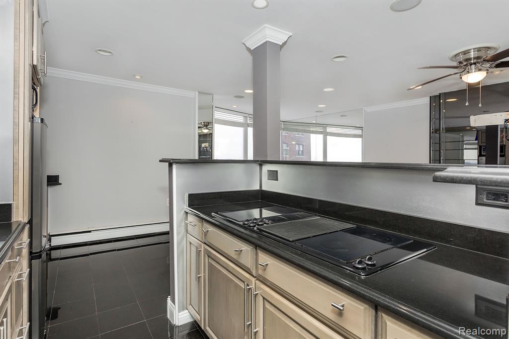 8200 E JEFFERSON Avenue, 1811, Detroit, MI 48214 — Photo 21