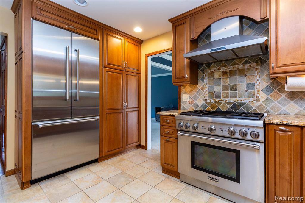 45515 EMERALD FOREST Drive, Novi, MI — Photo 17