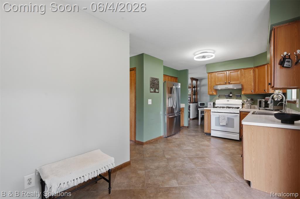 8820 Almont Road, Almont, MI 48003 — Photo 18