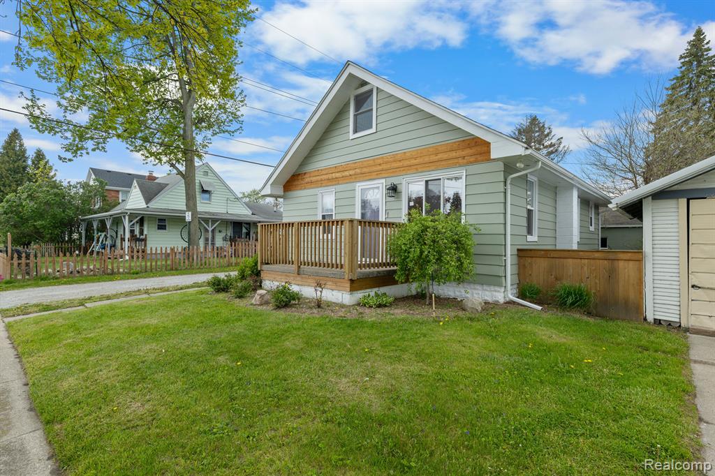 711 17TH Street, Port Huron, MI 48060 — front exterior
