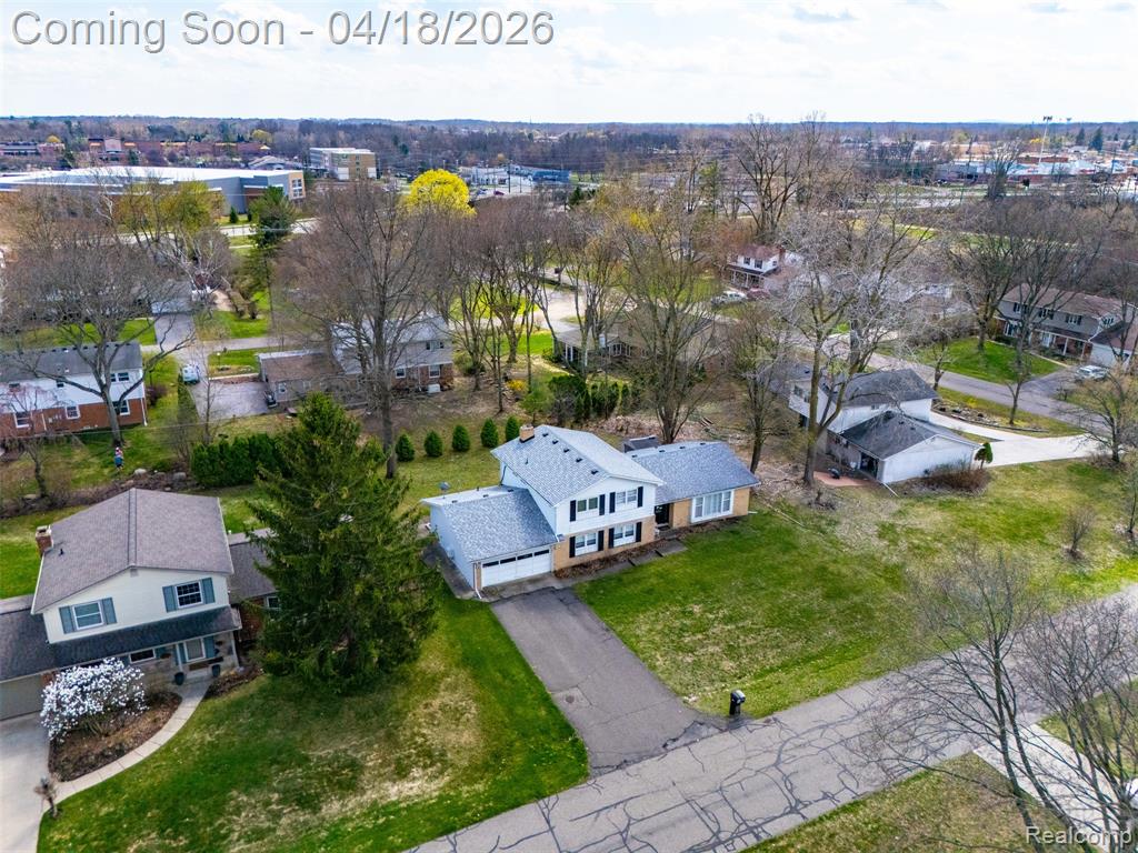 5585 Castleton Drive, West Bloomfield, MI — Photo 22