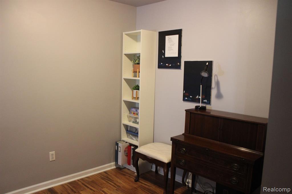 47640 PEMBROKE Drive, Canton, MI 48188 — Photo 17