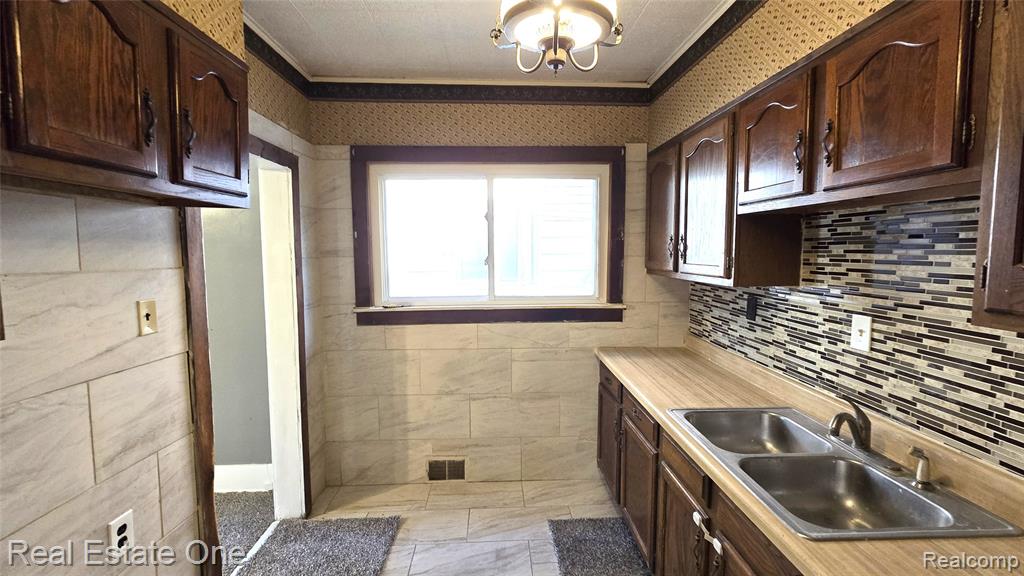 126 E Leroy Street E, River Rouge, MI 48218 — Photo 8