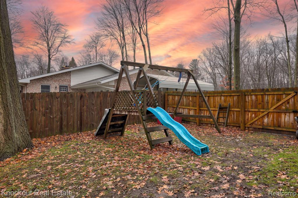 4256 Emerald Drive, Bridgeport, MI 48722 — Photo 38