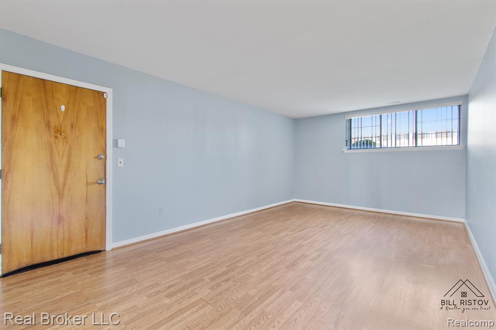 8140 CRESTVIEW Drive, Sterling Heights, MI 48312 — Photo 7