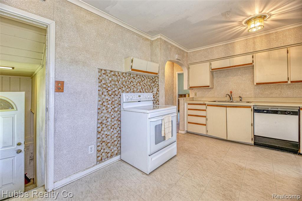 5305 Lapeer Road, Burton, MI 48509 — Photo 16
