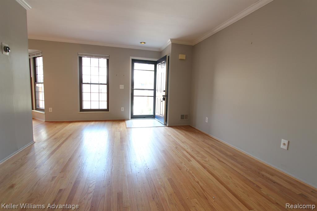 22180 Pondview, Novi, MI — Photo 9
