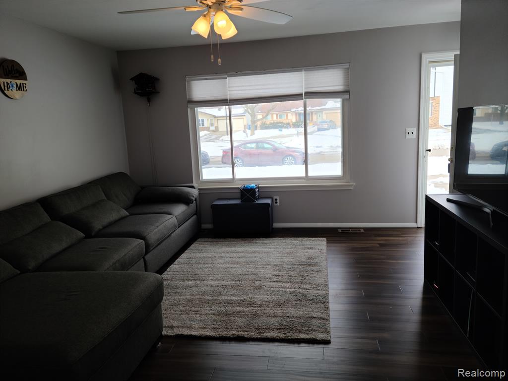 9242 PANAMA Avenue, Ypsilanti, MI 48198 — Photo 22