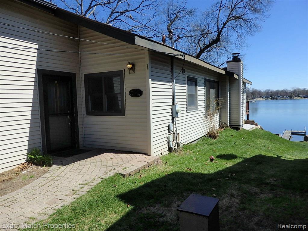 925 MALLOCK Road, White Lake, MI — Photo 17