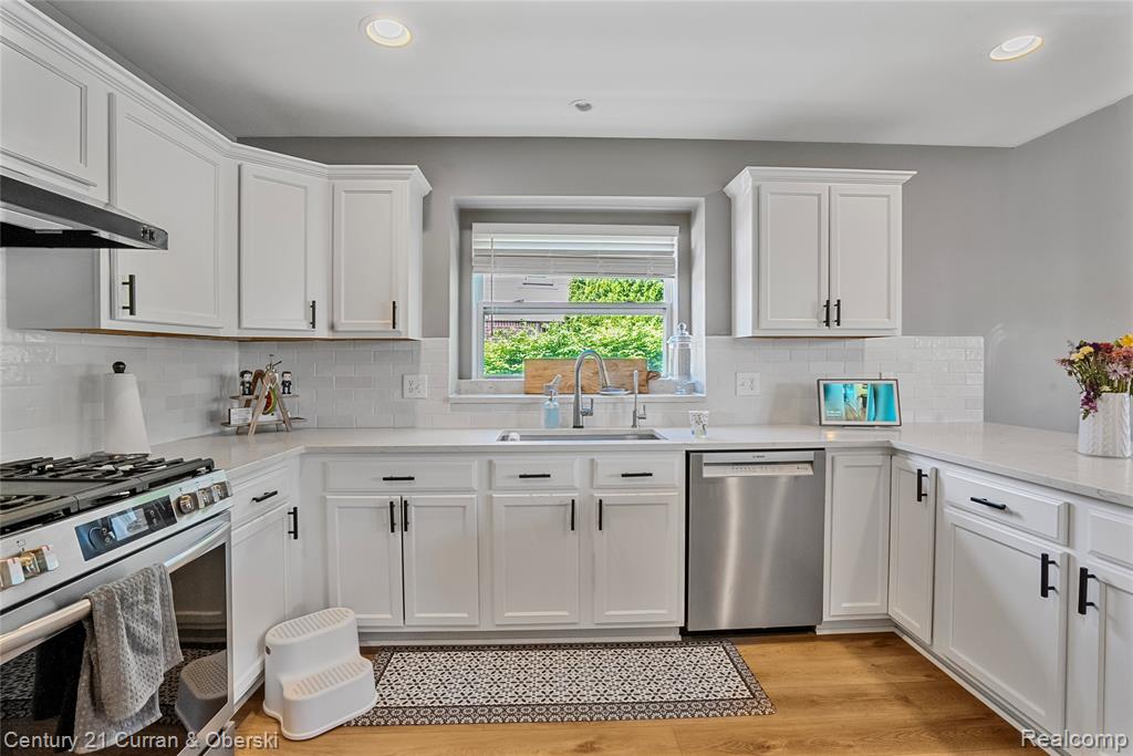 25670 Meadow Court, South Lyon, MI 48178 — Photo 8