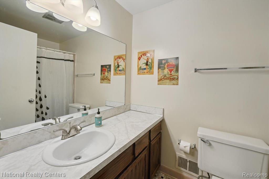 21336 E GLEN HAVEN Circle, Northville, MI 48167 — Photo 17