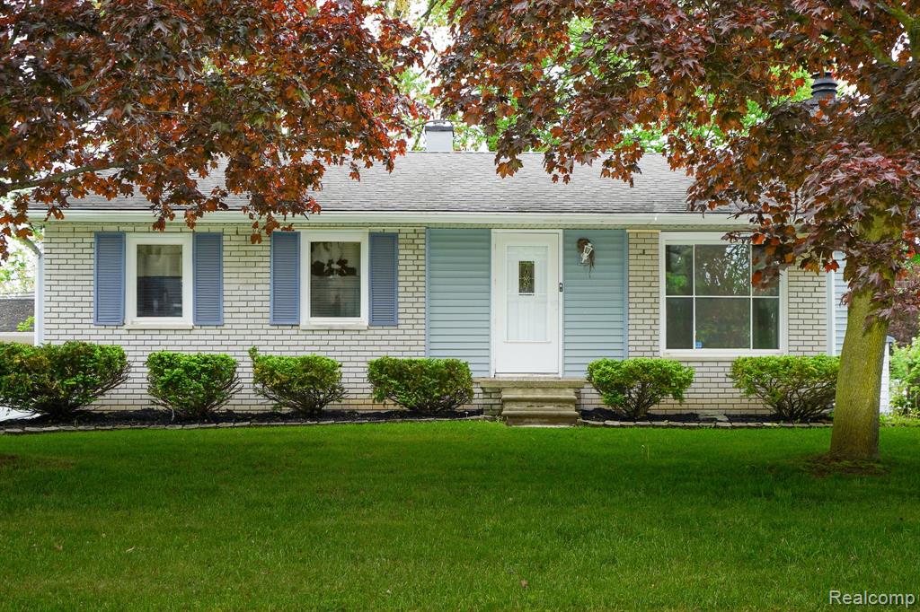 598 COVINGTON Street, South Lyon, MI 48178 — Photo 2