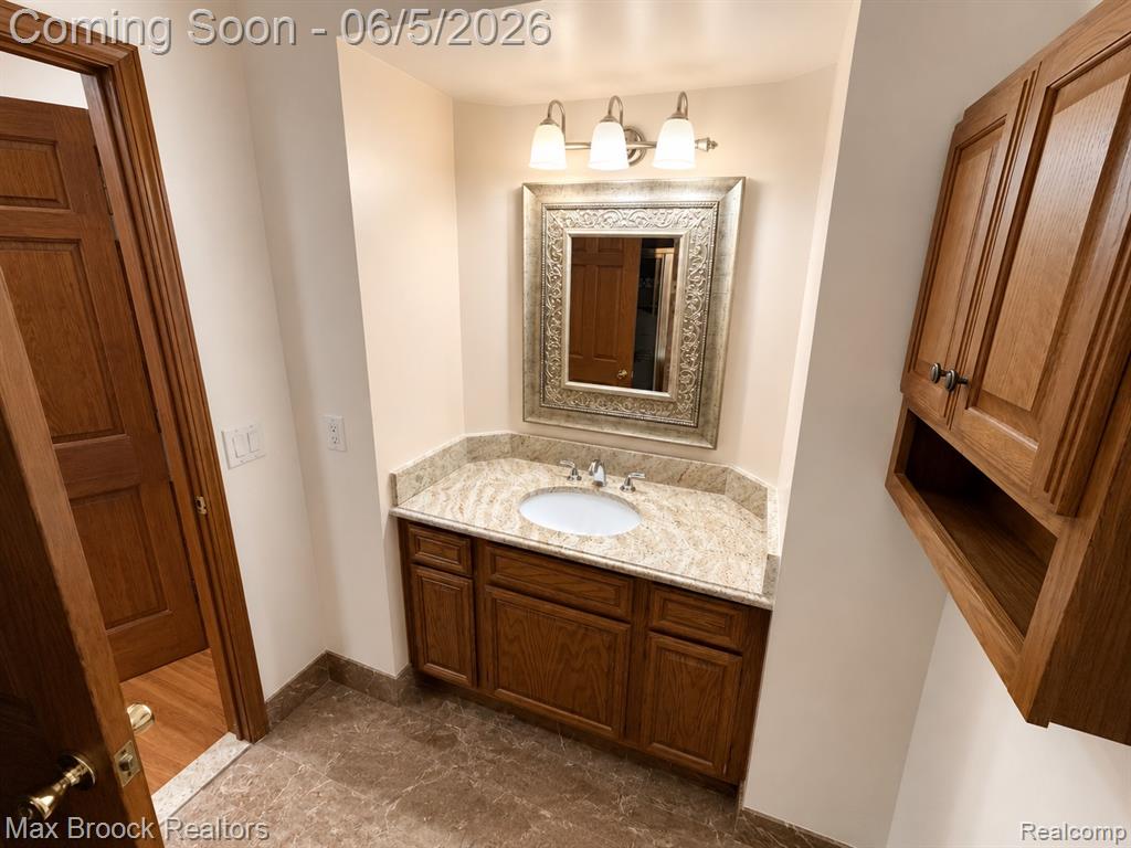 40318 Denbigh Drive, Sterling Heights, MI 48310 — Photo 9
