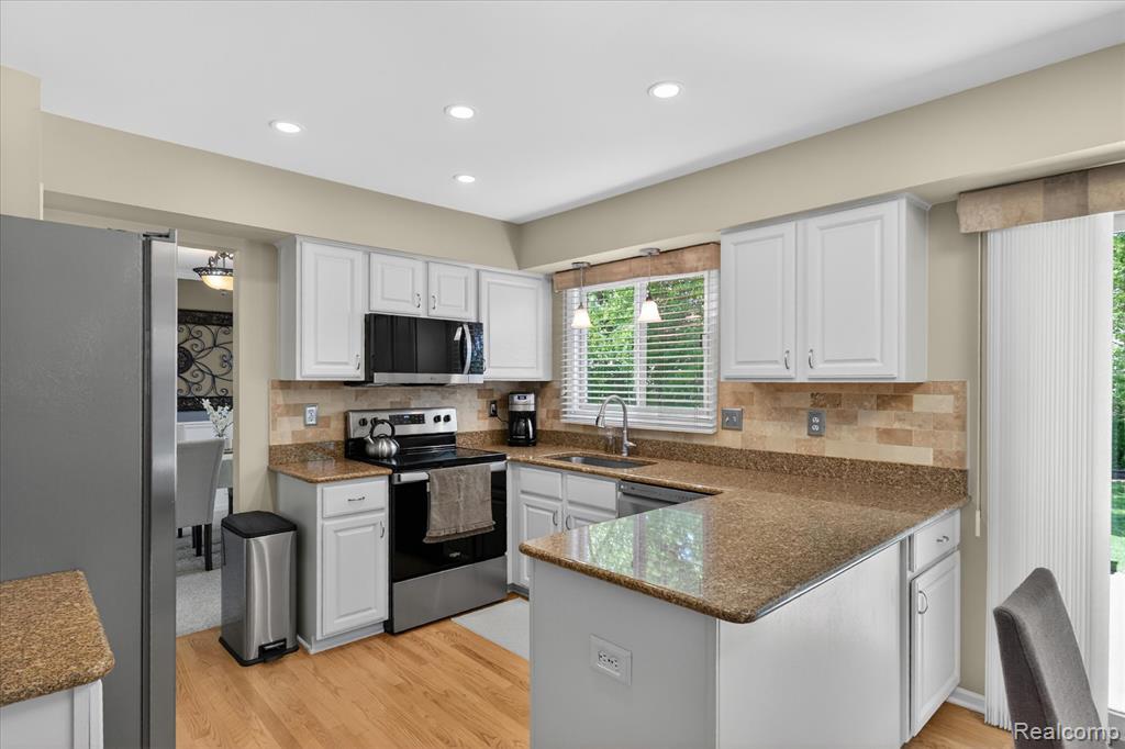 7071 Foxcreek Drive, Canton, MI 48187 — Photo 15