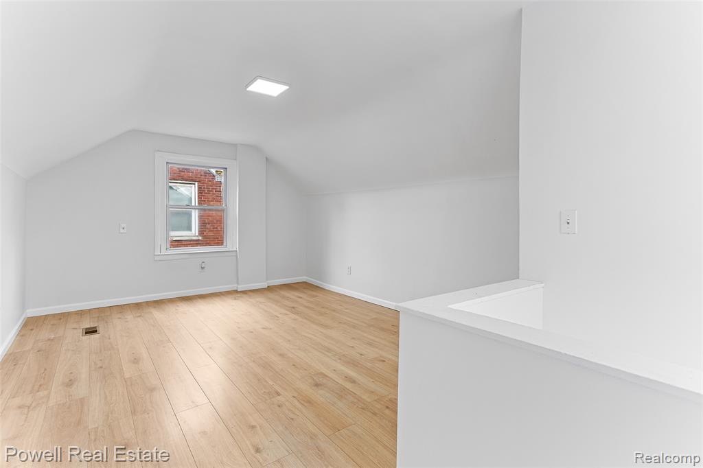 9015 Cloverlawn Street, Detroit, MI 48204 — Photo 12