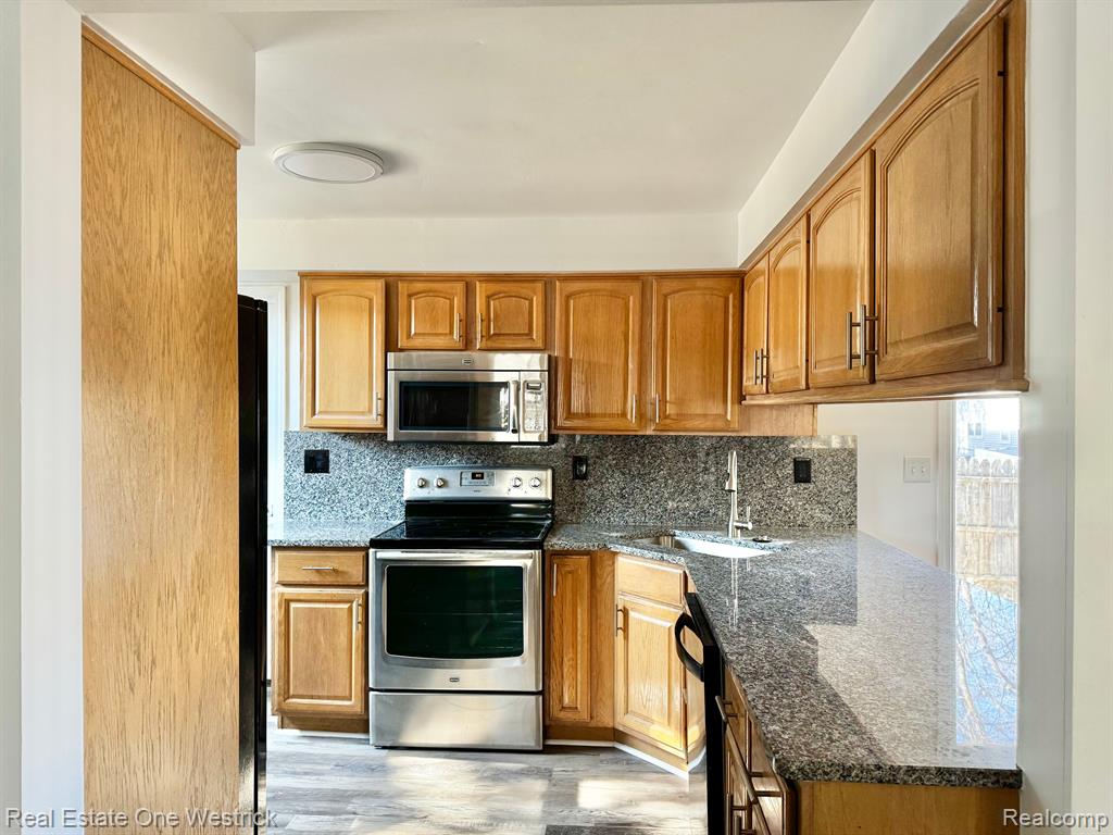 432 Edgewater Drive, Algonac, MI 48001 — Photo 10