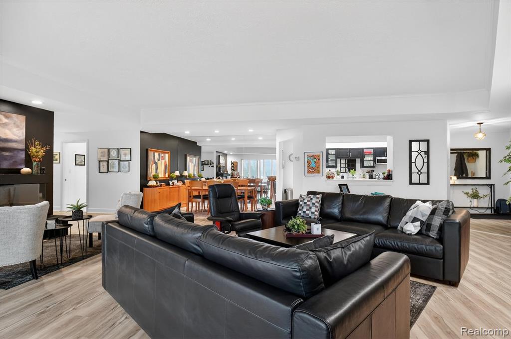 43100 12 Oaks Crescent Drive, 2033, Novi, MI 48377 — Photo 11