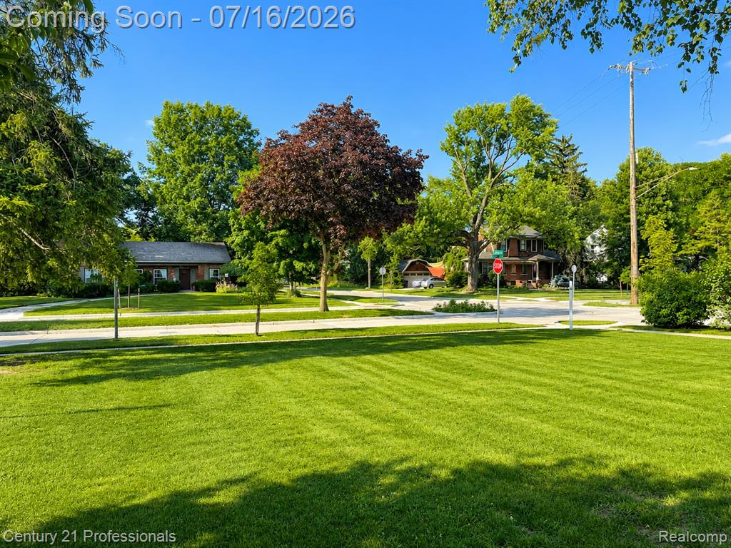 605 Lexington Boulevard, Royal Oak, MI 48073 — Photo 2