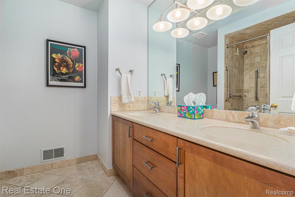 3125 N Tipsico Lake Road, Hartland, MI 48353 — Photo 23