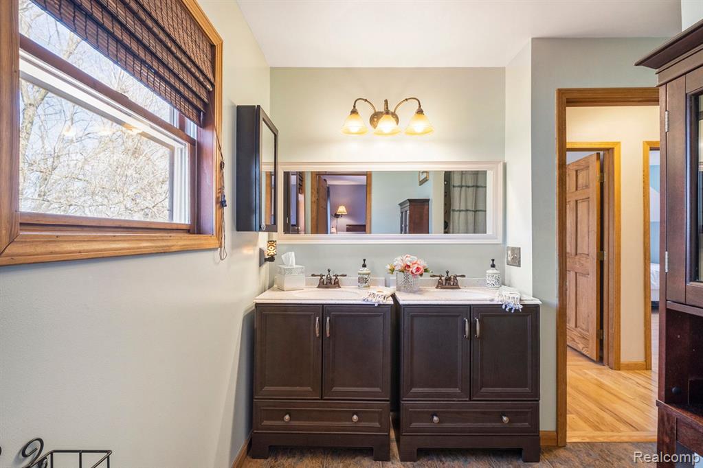 6475 HARTLAND Road, Fenton, MI 48430 — Photo 19