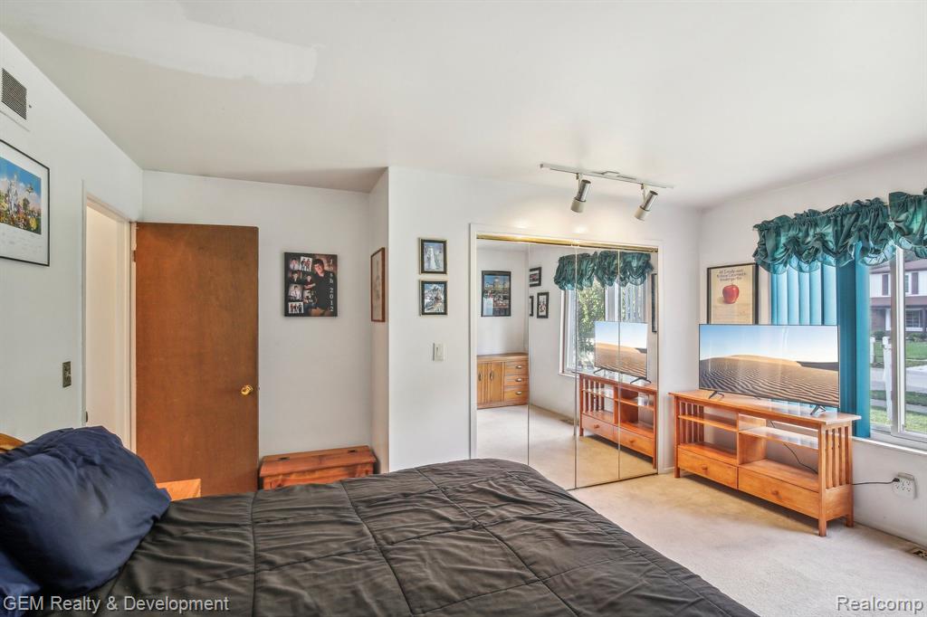 7480 CORBETT Drive, Canton, MI 48187 — Photo 17