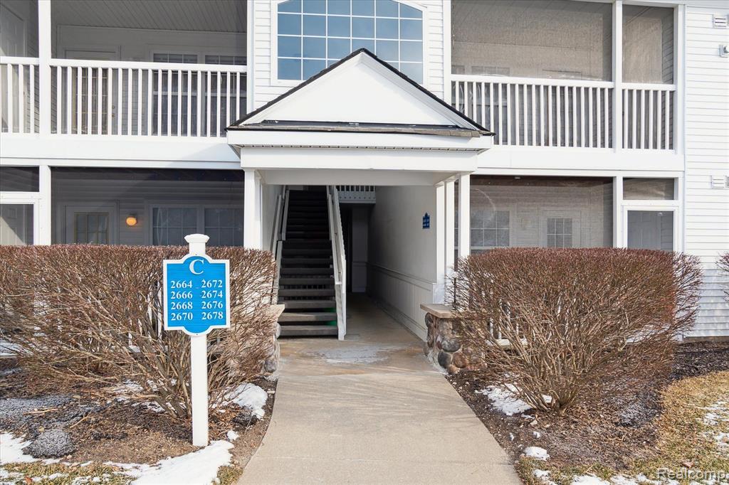 2670 S KNIGHTSBRIDGE Circle, Ann Arbor, MI 48105 — Photo 2