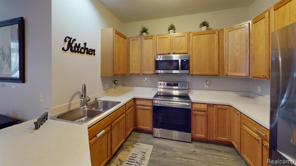 8109 ADDINGTON Drive, Commerce Twp, MI 48390 — Photo 19