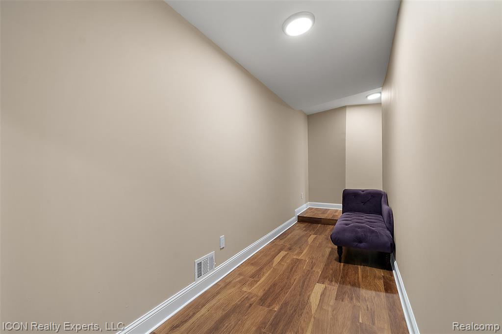6727 Napier Road, Plymouth, MI 48170 — Photo 45