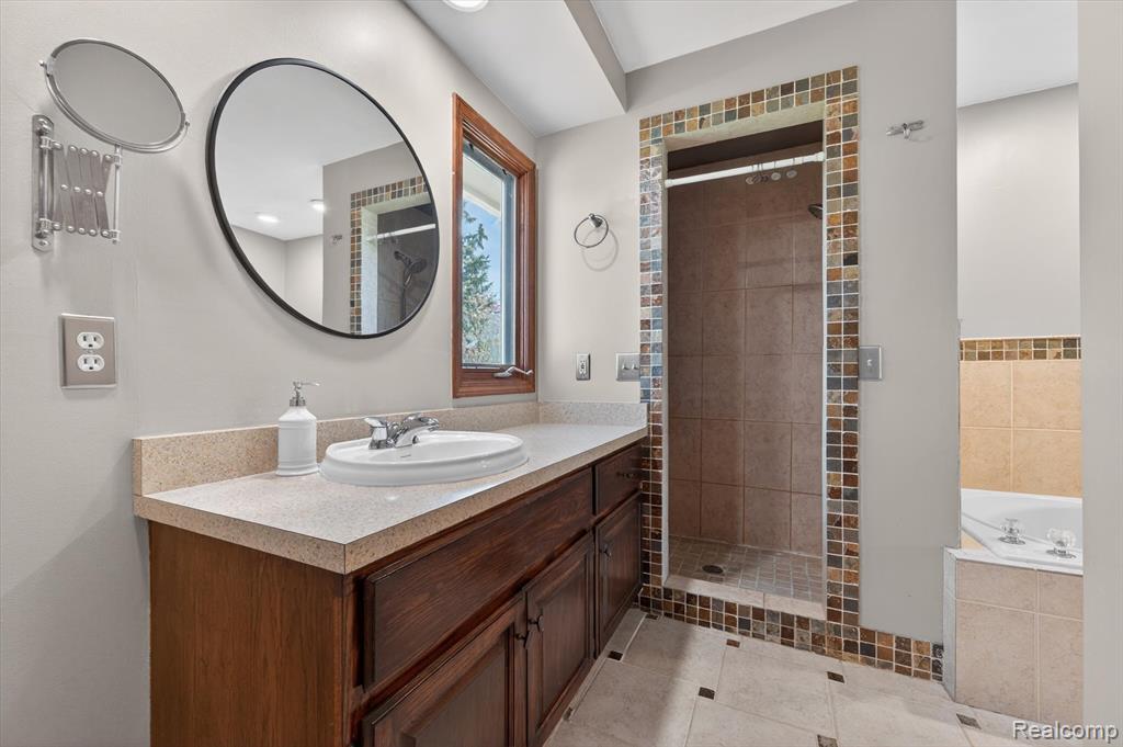 2476 Cedar Key Drive, Lake Orion, MI — Photo 33