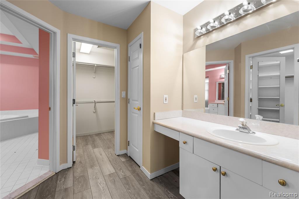 7386 Woodlore Drive, West Bloomfield, MI 48323 — Photo 23