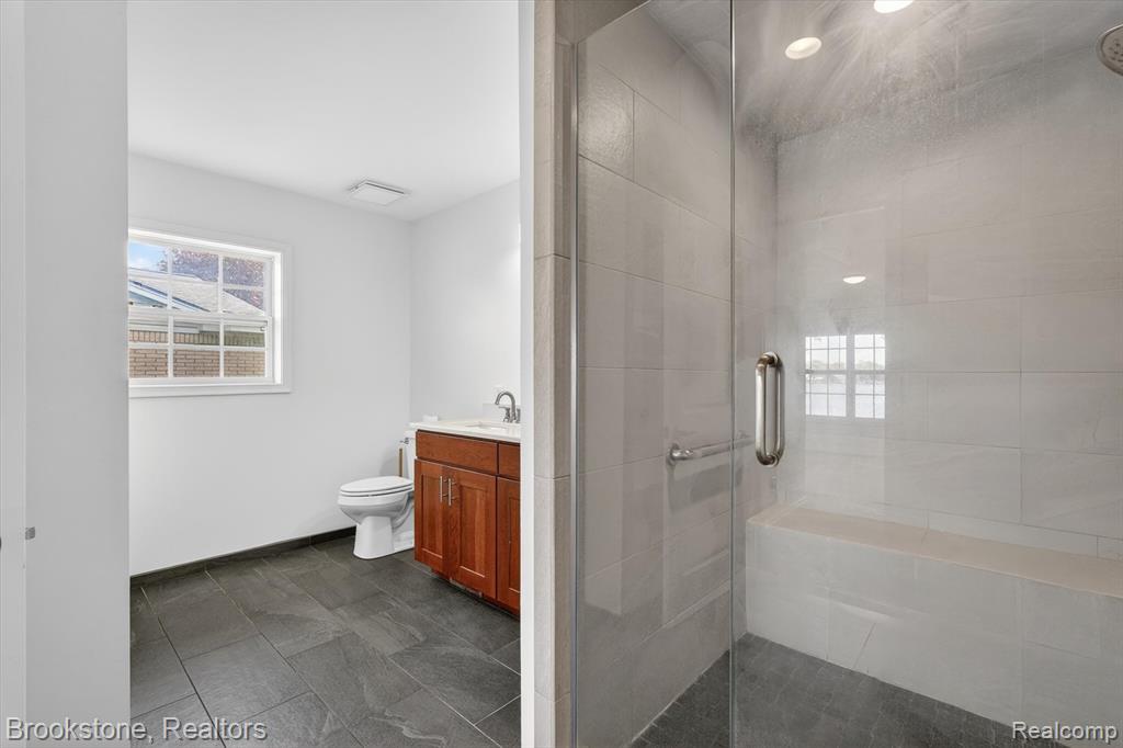 3695 Lotus Drive, Waterford, MI 48329 — Photo 19
