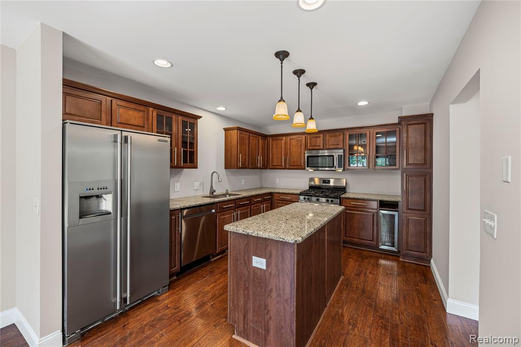 740 Eastbridge Court, Rochester Hills, MI 48307 — Photo 15