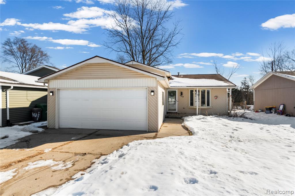 715 Woodingham Avenue, Waterford, MI 48328 — Photo 2