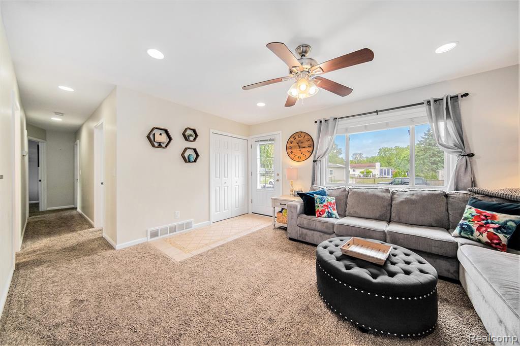 820 Devonshire Boulevard, Brighton, MI 48116 — Photo 4